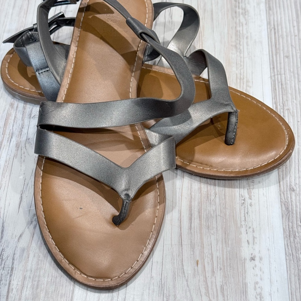 Market & Spruce Metallic Gray Sandals